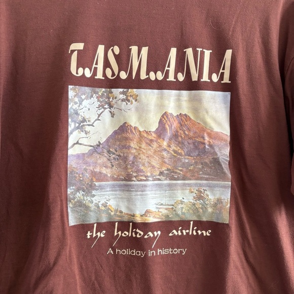 SHEIN Brown Short Sleeve Tee with Graphic Print - Picture 3 of 5